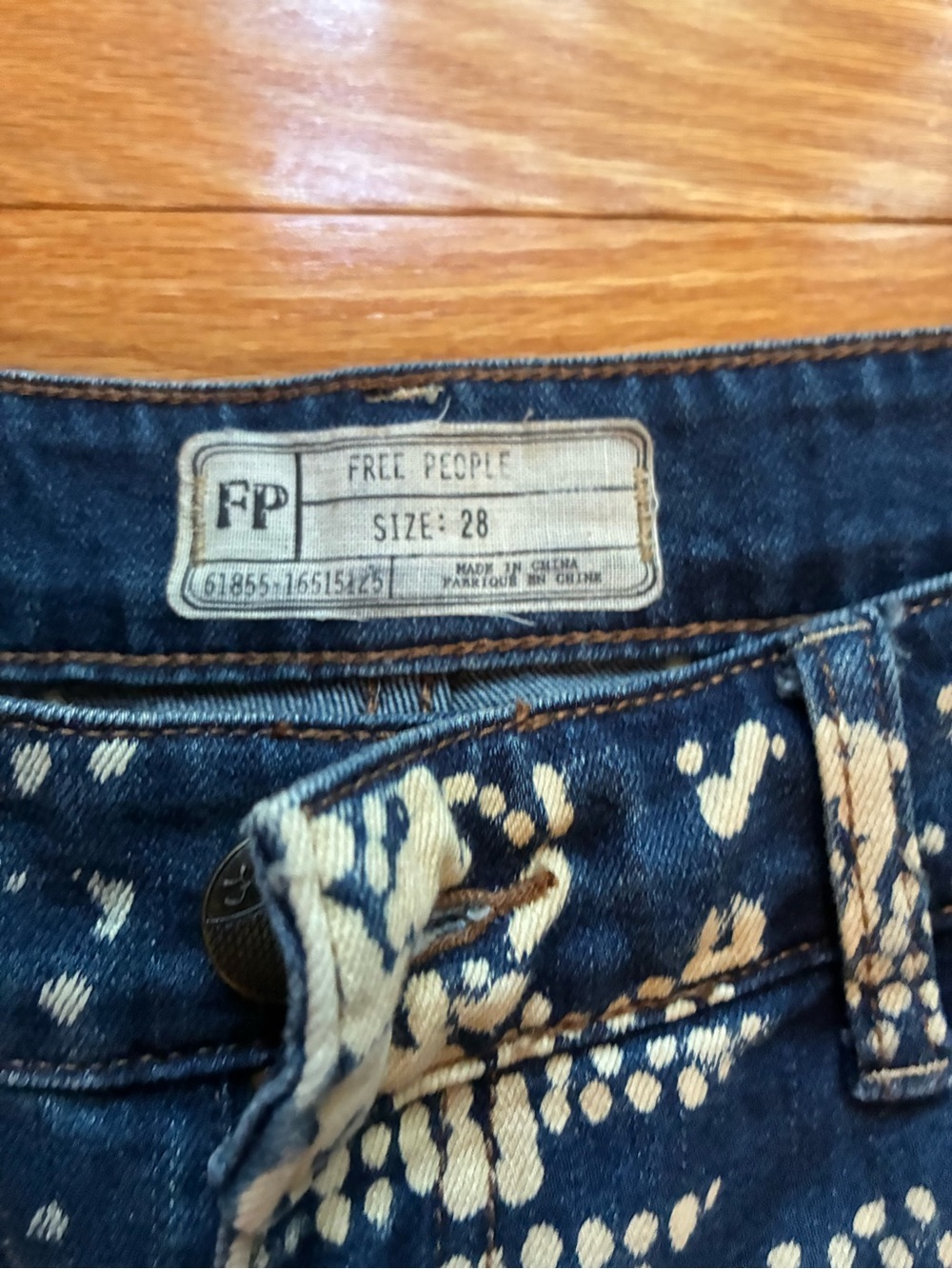 NWT Free People Navy & Cream Printed Flare Malaya Jeans 28 - Picture 4 of 7